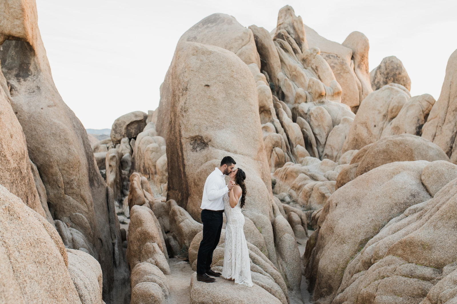 If you’re planning your Joshua Tree elopement (or thinking about it), keep reading to learn everything you need to know to elope in Joshua Tree National Park!
